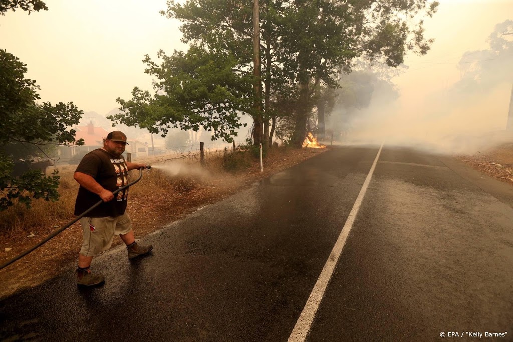 Massa-evacuatie uit badplaatsen Australië om bosbranden
