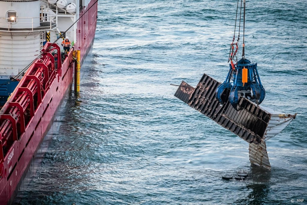 Een jaar na de containerramp: nog 800.000 kilo afval in zee