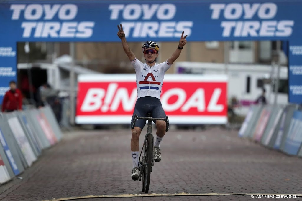 Fietspech breekt zegereeks Van Aert, Pidcock wint cross in Hulst 