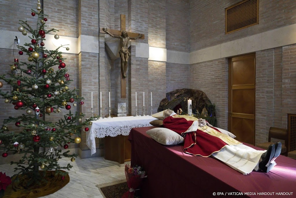 Paus emeritus Benedictus opgebaard in Sint-Pieter