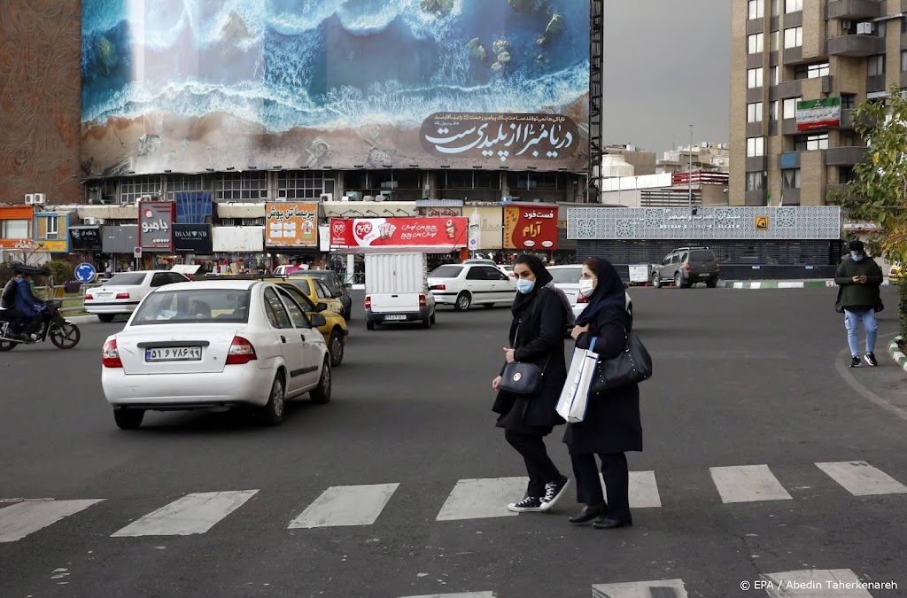 Politie Iran start weer met controle verplichte hoofddoek in auto