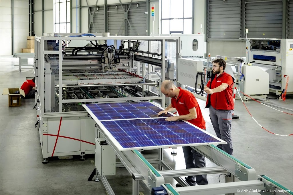 Nederlandse industrie krimpt opnieuw, vooruitzichten wel beter