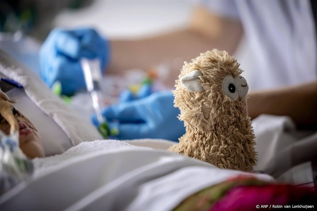 Kinder-ic's vol met jonge kinderen met RS-virus