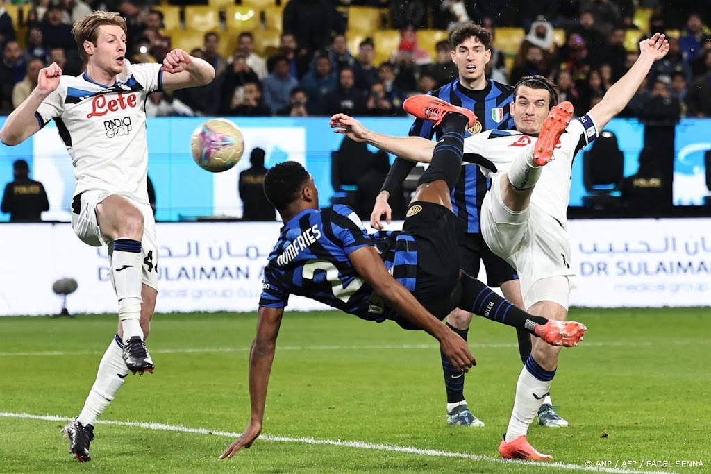 Dumfries schiet Inter naar winst op Atalanta en finale Supercup