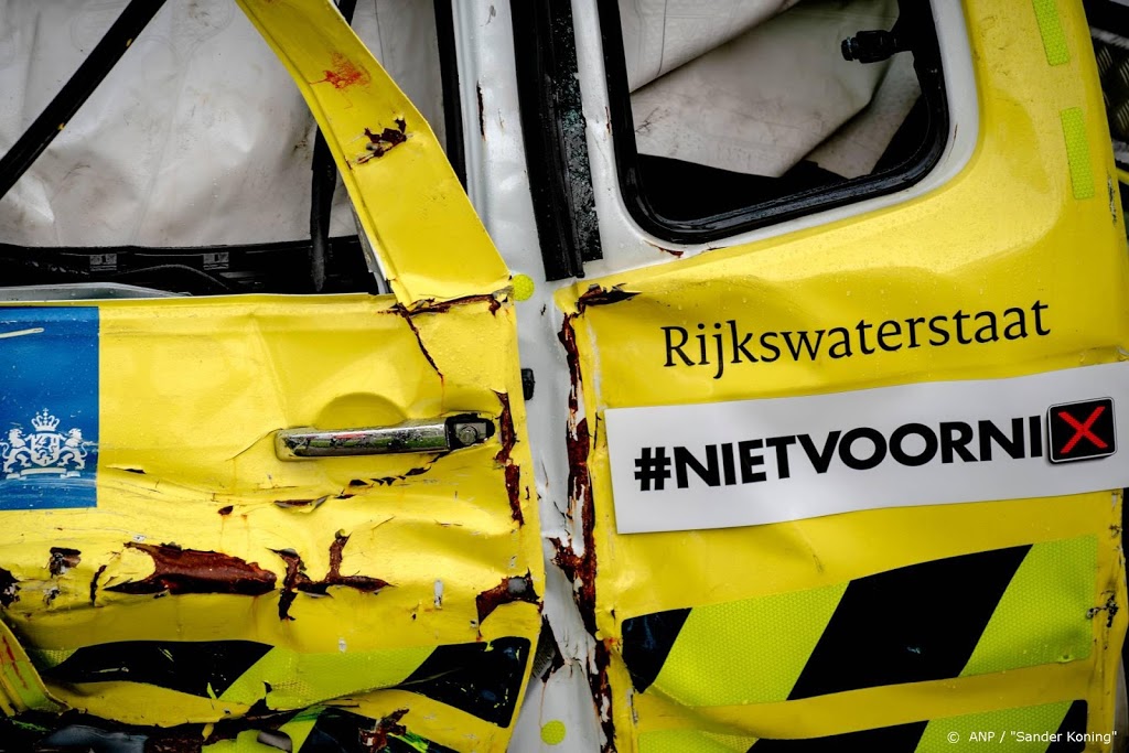A2 weer vrij na aanrijdingen met acht voertuigen