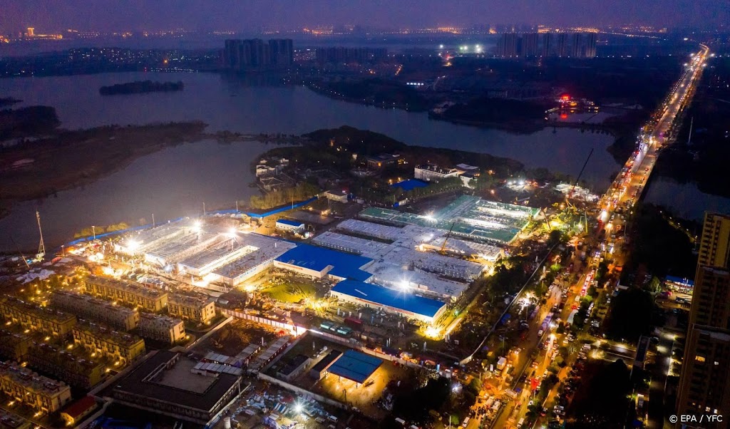 Noodziekenhuis voor viruspatiënten in Wuhan maandag open