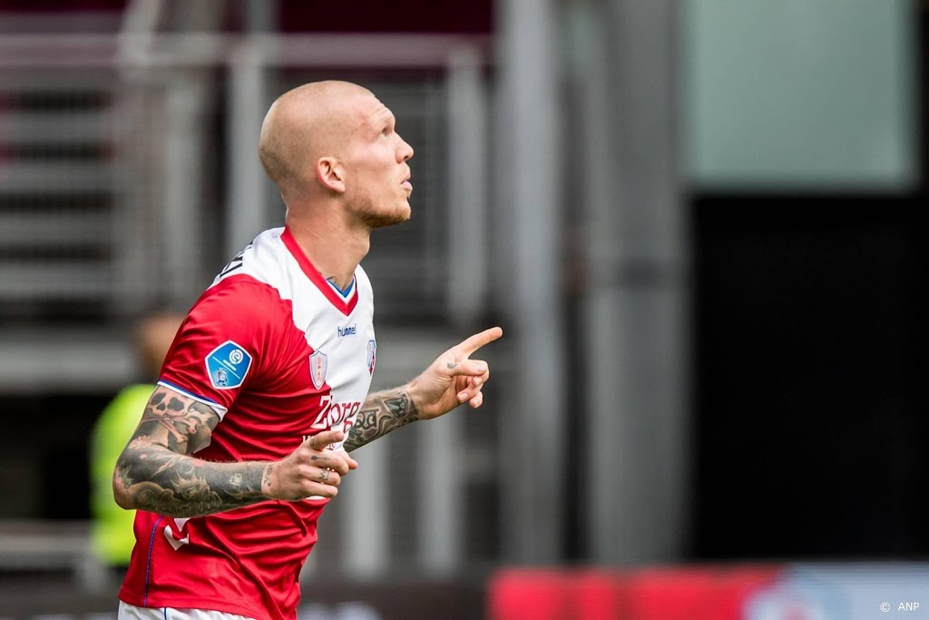 VVV en FC Utrecht gelijk na dubieus penaltymoment
