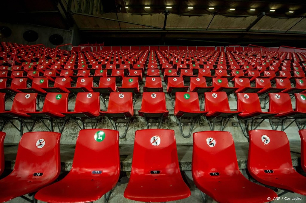 'Terugkeer fans in voetbalstadions dit seizoen essentieel'