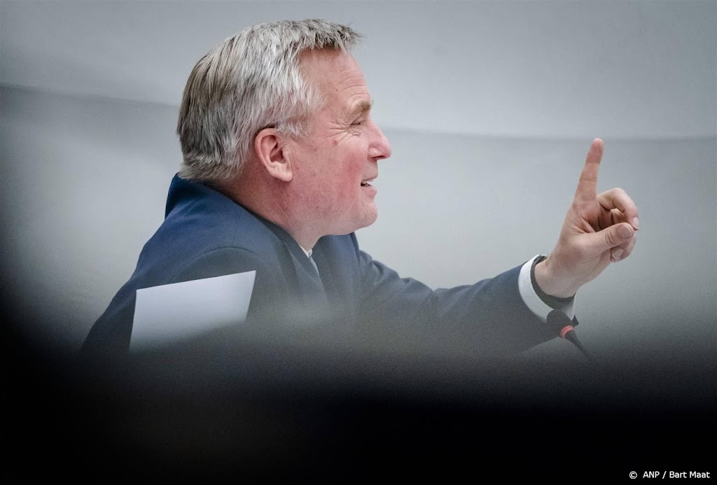Van der Burg wil crisisnoodopvang langer openhouden 