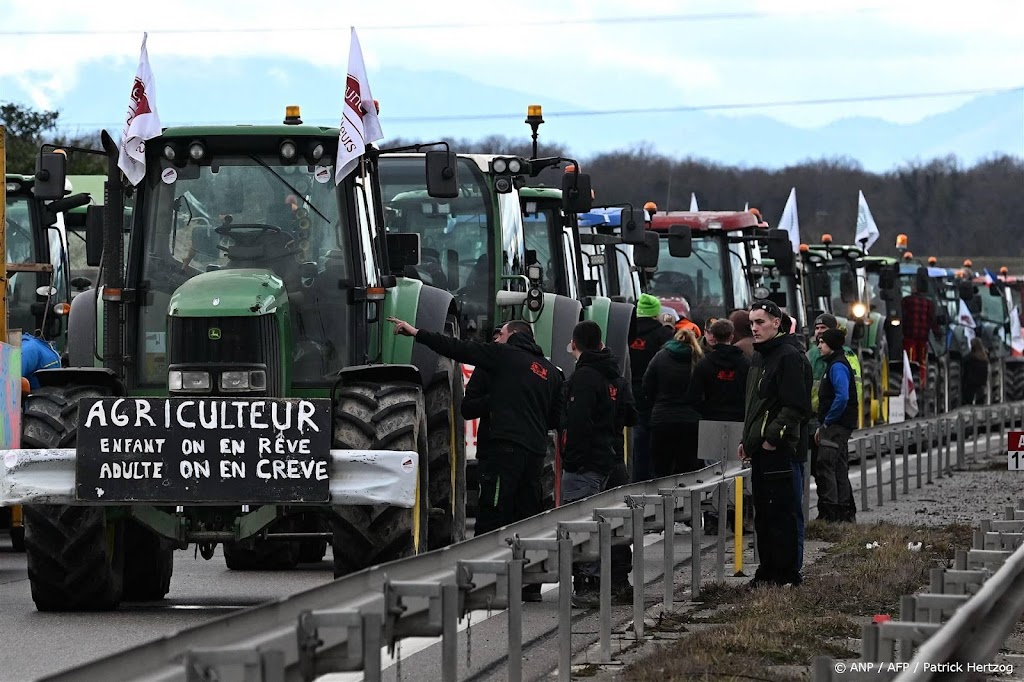 Franse boeren staken blokkades, enkele wegen nog bezet