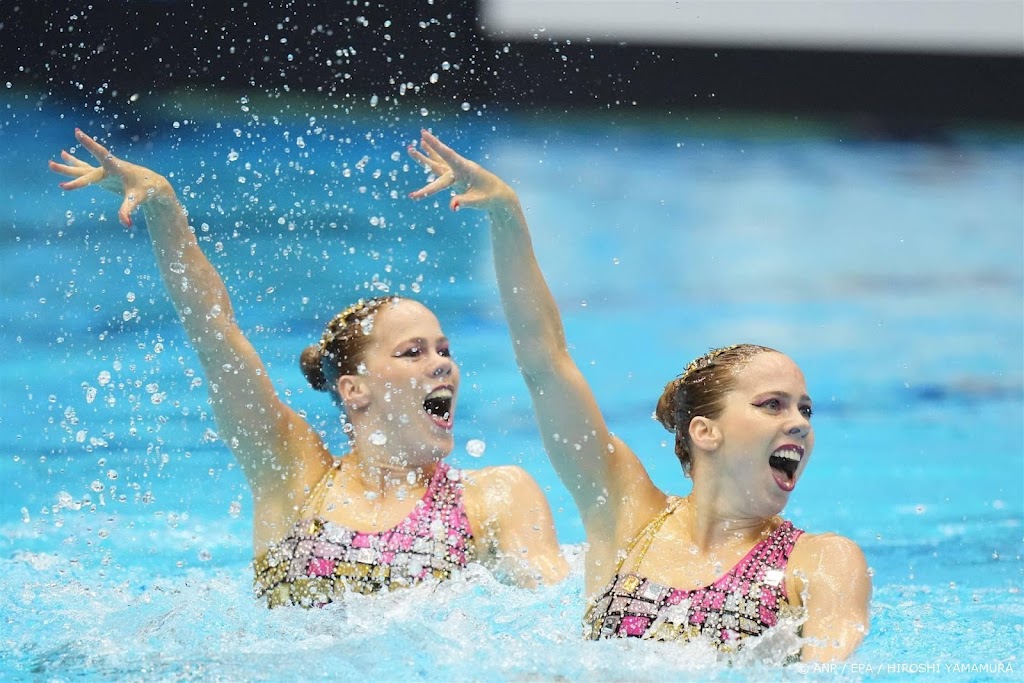 Tweelingzussen De Brouwer naar WK-finale synchroonzwemmen