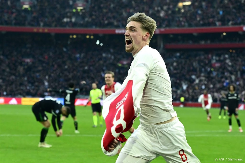Ajax heeft na zege op Feyenoord de koppositie in zicht