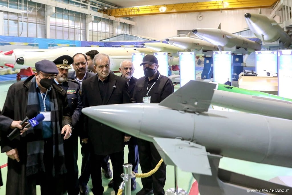 Iran toont middellangeafstandsraket met bereik van 1700 kilometer