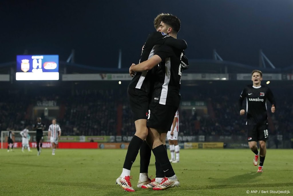 AZ stijgt naar vierde plek dankzij eenvoudige zege bij Willem II