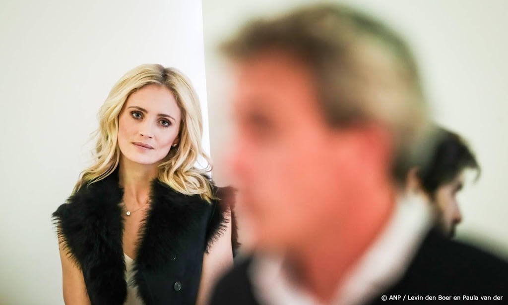 Model Yfke Sturm zegt spijt te hebben van contact met Epstein 