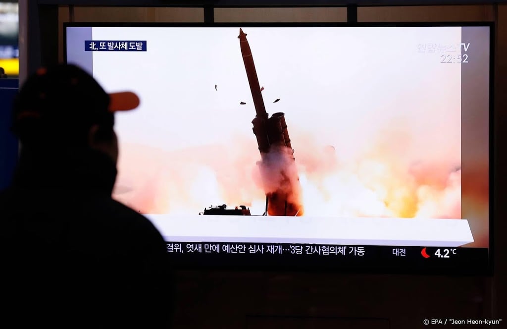 Noord-Korea lanceert twee projectielen