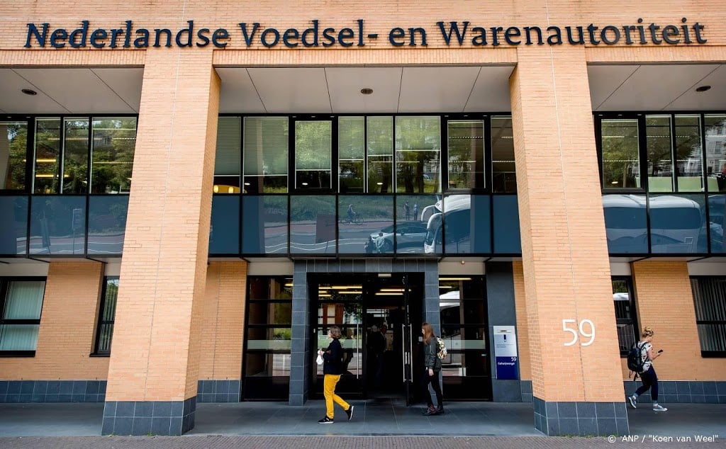 Tientallen vogels in beslag genomen op beurs in Zwolle