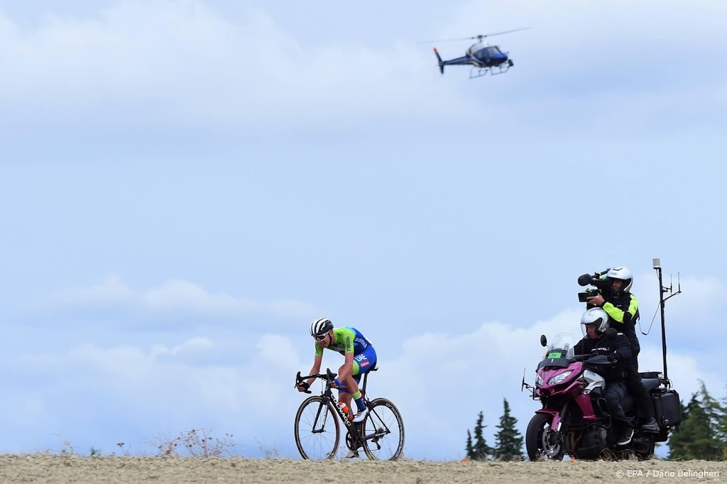 Tourwinnaar Pogacar langer bij Team Emirates