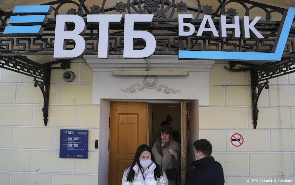 EU blokkeert zeven Russische banken van betaalsysteem SWIFT