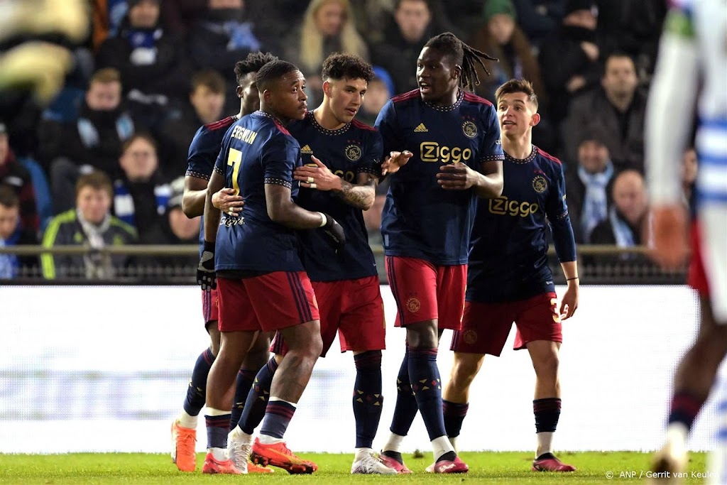 Ajax naar halve finale bekertoernooi na winst op De Graafschap