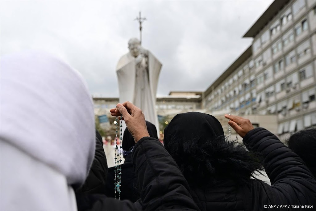 Vaticaan meldt opnieuw rustige nacht voor zieke paus