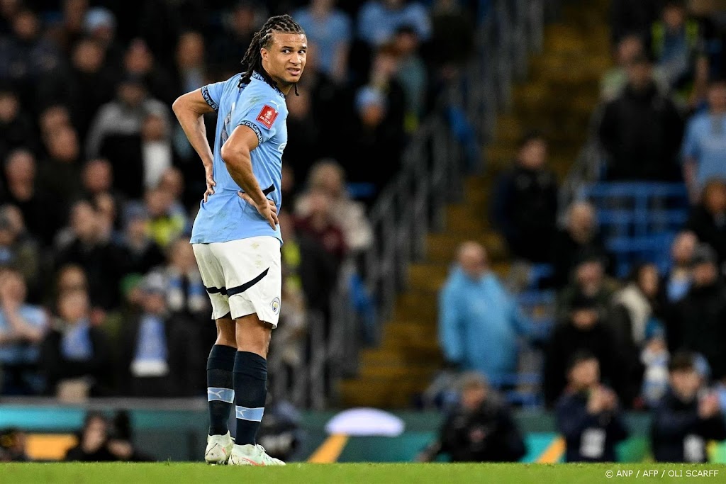 Guardiola denkt international Aké voor langere tijd kwijt te zijn