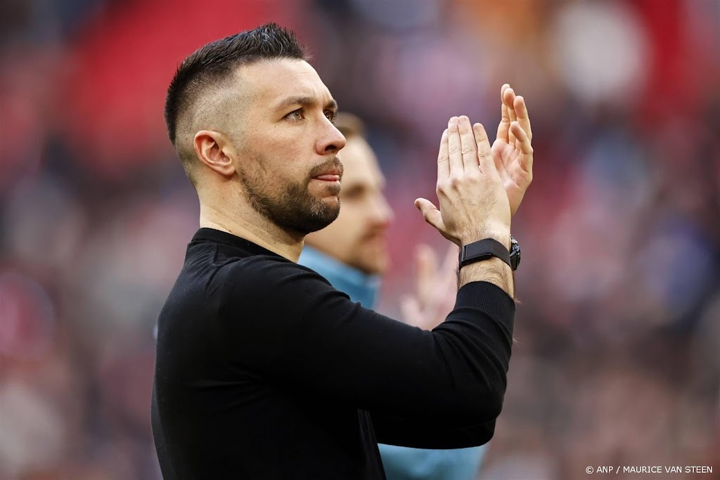 Ajax-trainer Farioli hoor je voorlopig niet over titel praten