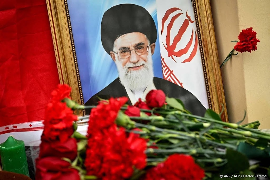 Vrouw Khamenei bezwijkt aan verwondingen