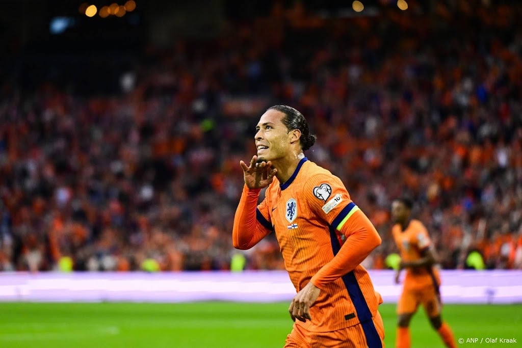 Oranje oefent vlak voor WK tegen Algerije