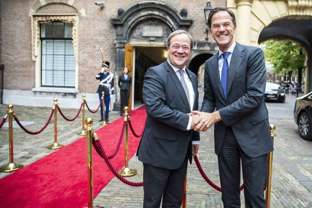 Rutte en Laschet roepen op: steek tijdens Pasen grens niet over