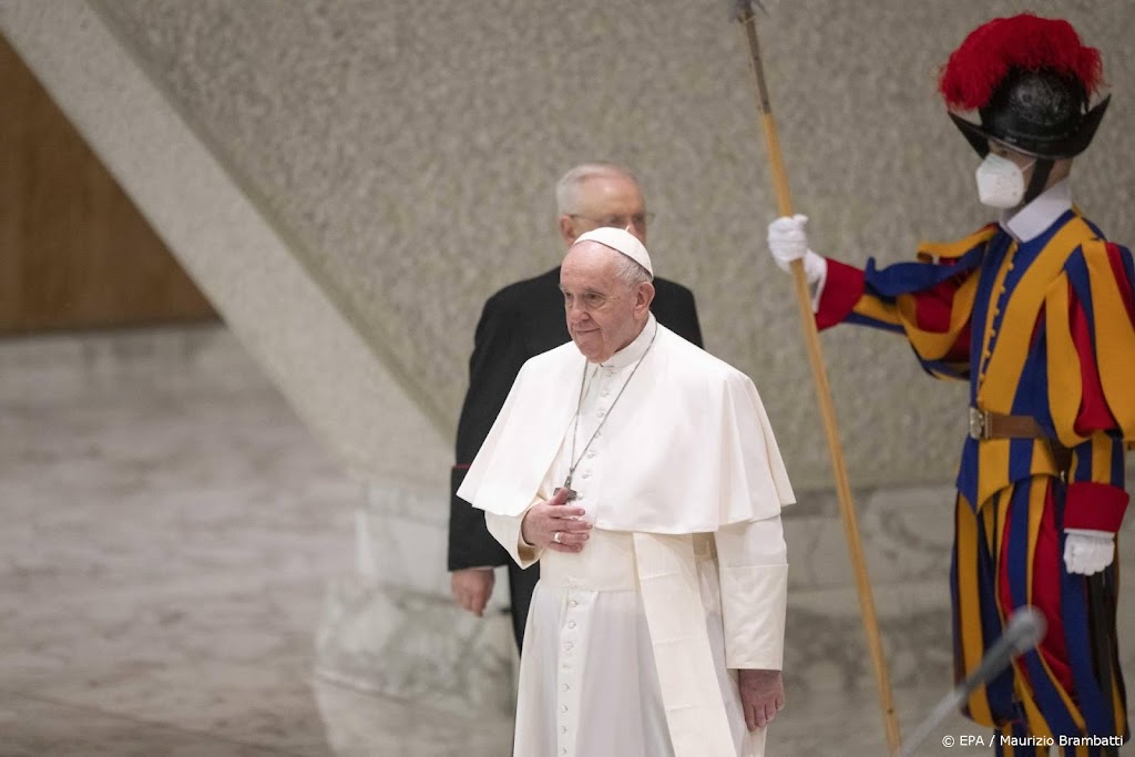 Paus bekritiseert Poetin in bedekte termen 