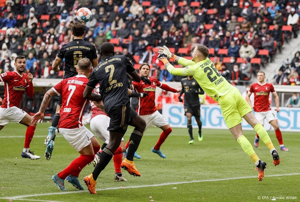 Doelman Flekken ongelukkig in verloren thuisduel met Bayern 