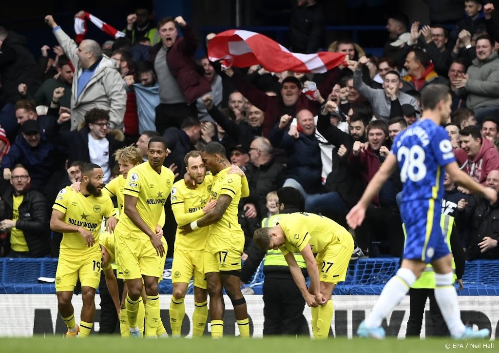 City wint eenvoudig bij Burnley, Brentford vernedert Chelsea 