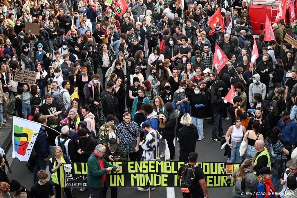 Frankrijk: 1093 gewonde hulpverleners sinds start pensioenprotest  