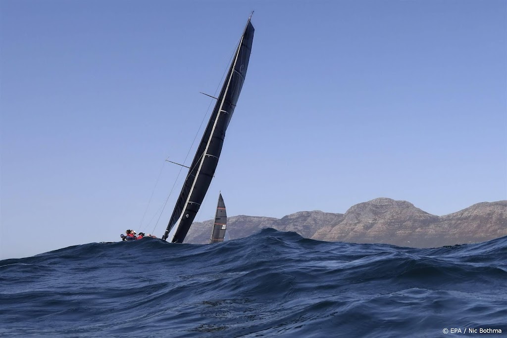 Team Malizia, met zeilster Kuiper, wint derde etappe Ocean Race