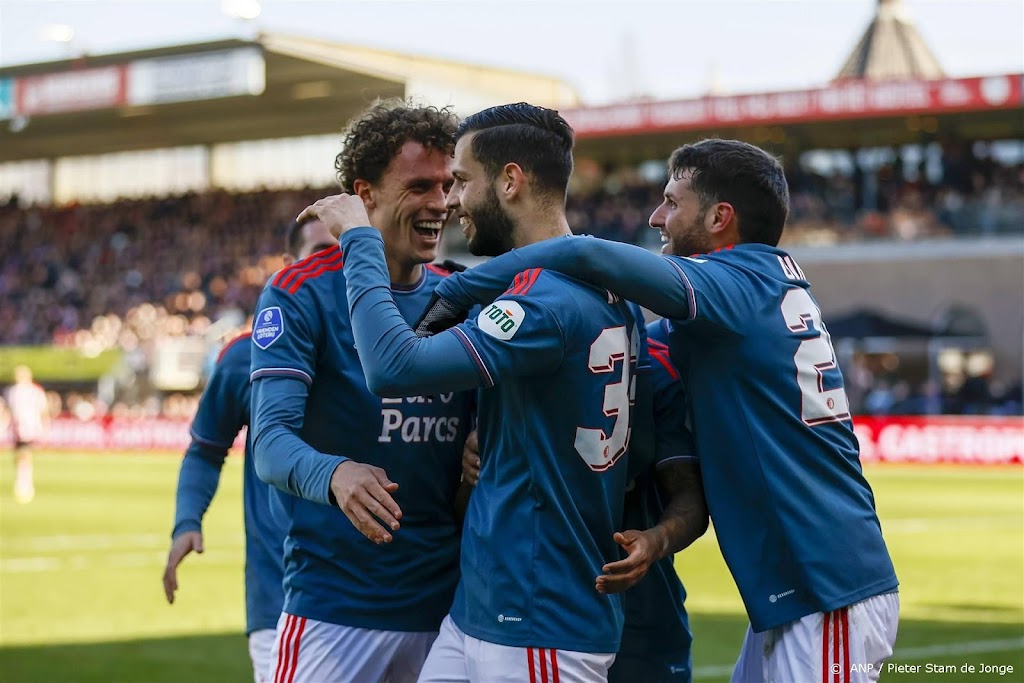 Feyenoord wint bij Sparta (1-3) en loopt nog verder weg bij Ajax