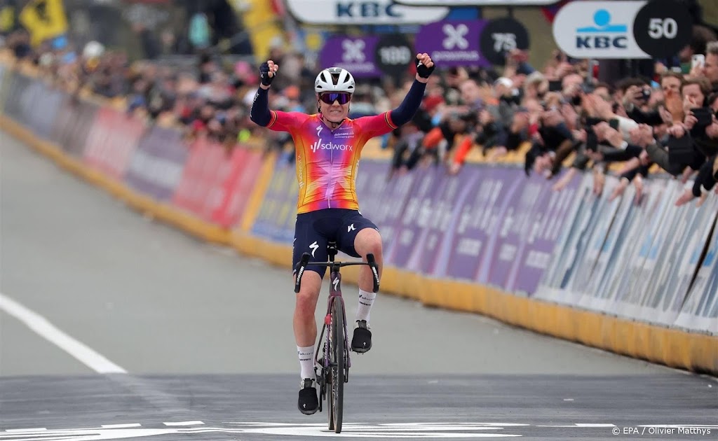 Kopecky voor tweede jaar op rij winnares Ronde van Vlaanderen
