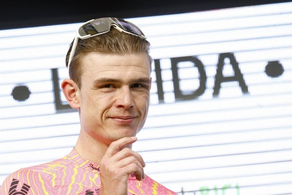 Van den Berg wint etappe in Frankrijk na fotofinish
