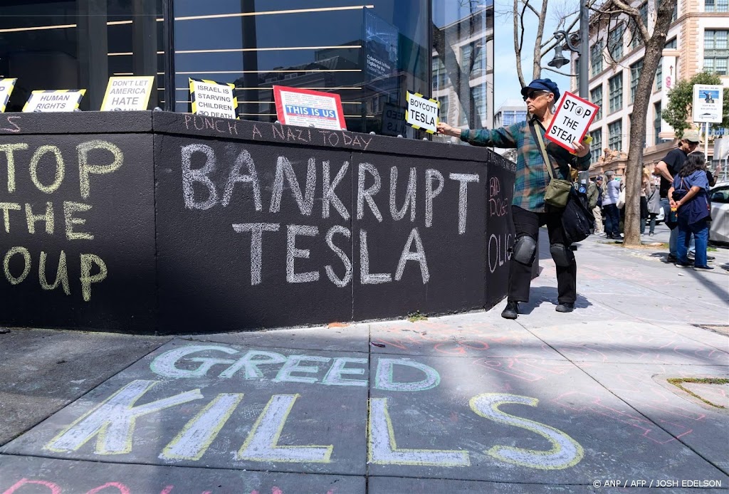 Wereldwijde verkopen Tesla 13 procent omlaag na kritiek op Musk