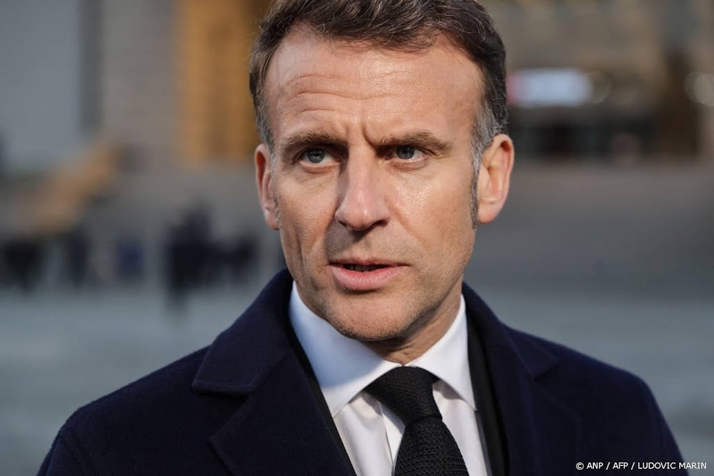 Macron hekelt opmerkingen Trump over zijn huwelijk