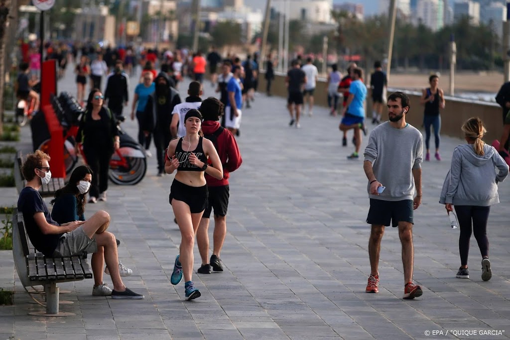 Duizenden Spanjaarden sinds weken weer naar buiten om te sporten