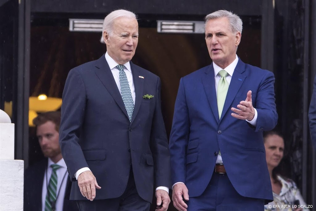 Biden gaat om tafel met Republikeinen nu schuldenplafond nadert