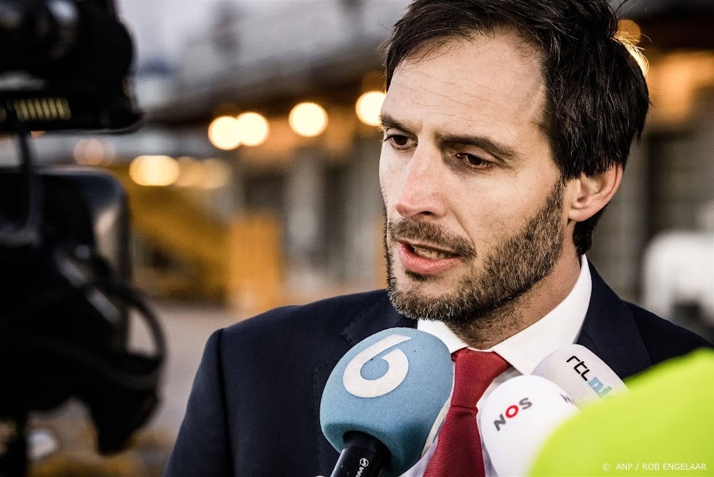 Waakhond wil uitleg Hoekstra over algoritmes in visumprocedure