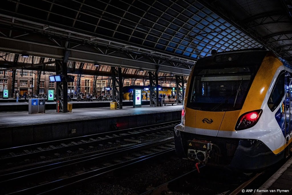 Amsterdam CS deels dicht geweest na steekpartij, verdachte gepakt