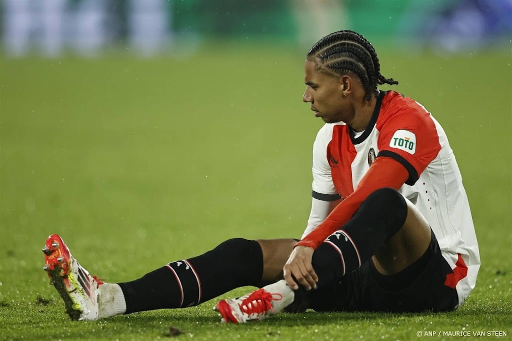 Feyenoorder Stengs kan mogelijk rentree maken voor einde seizoen