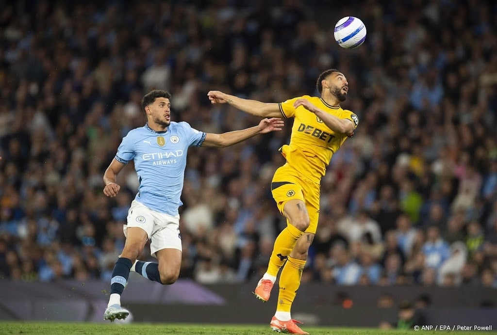 Manchester City derde na zege op Wolverhampton