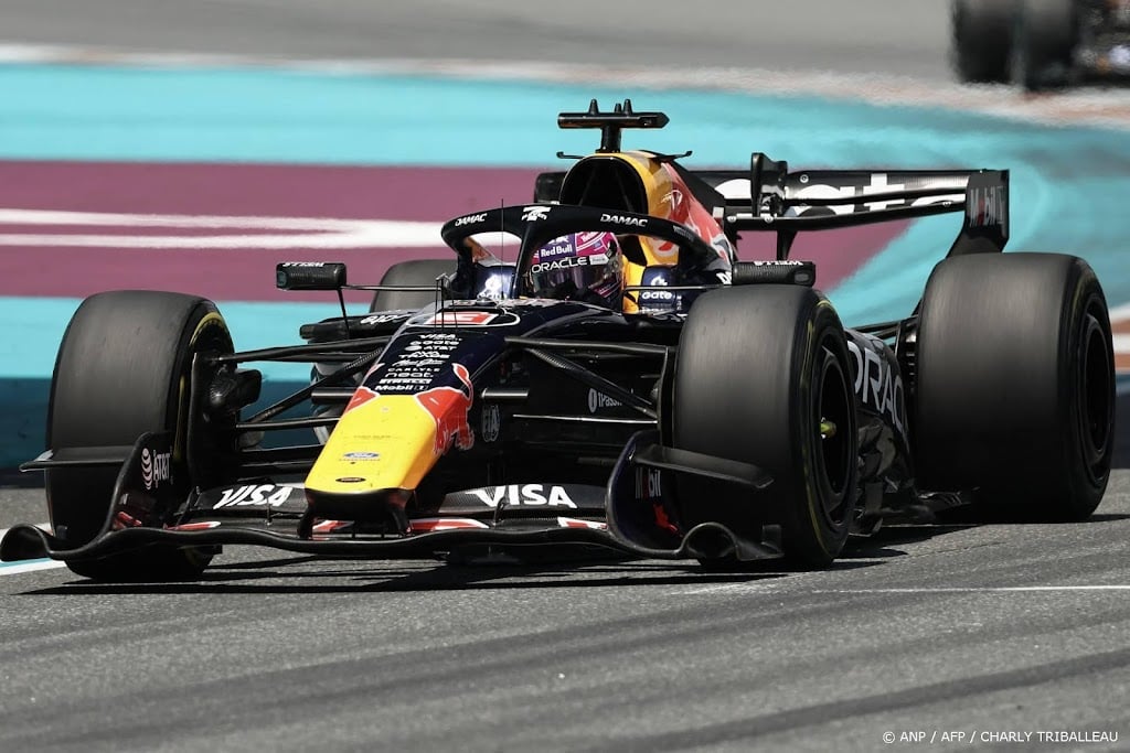 Verstappen naar vijfde plaats sprintrace na straf voor Antonelli