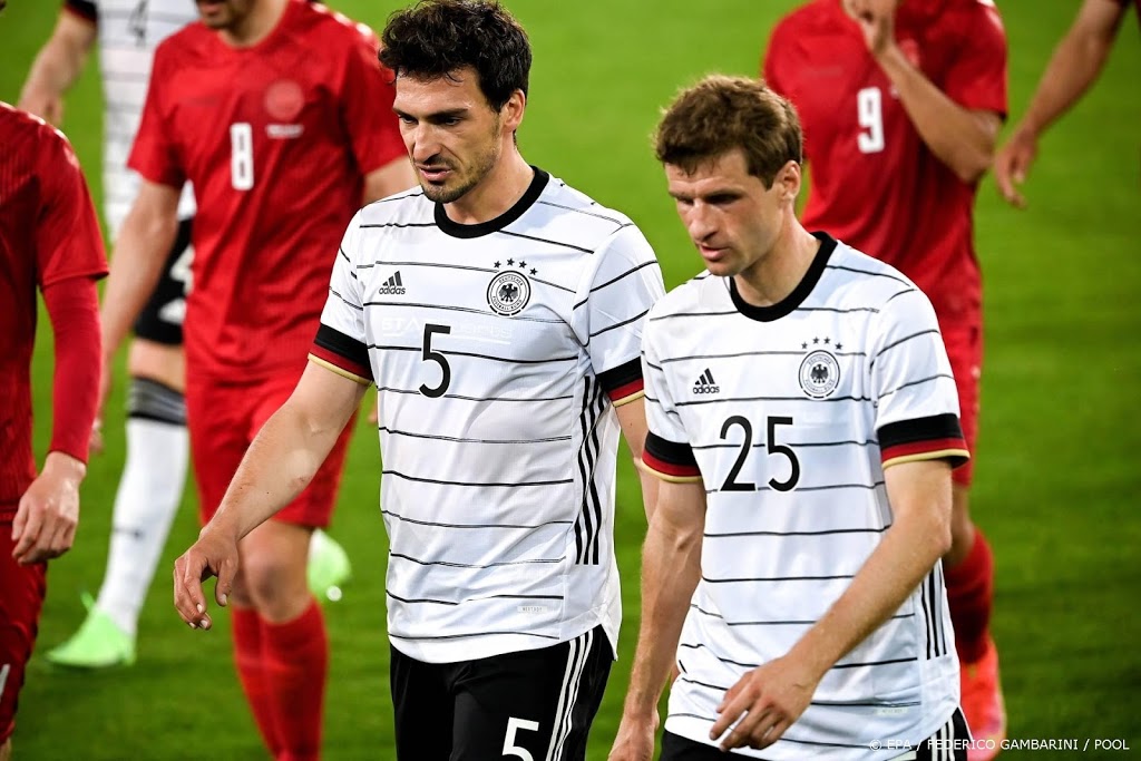 Duitsland met teruggekeerde Hummels en Müller gelijk tegen Denen