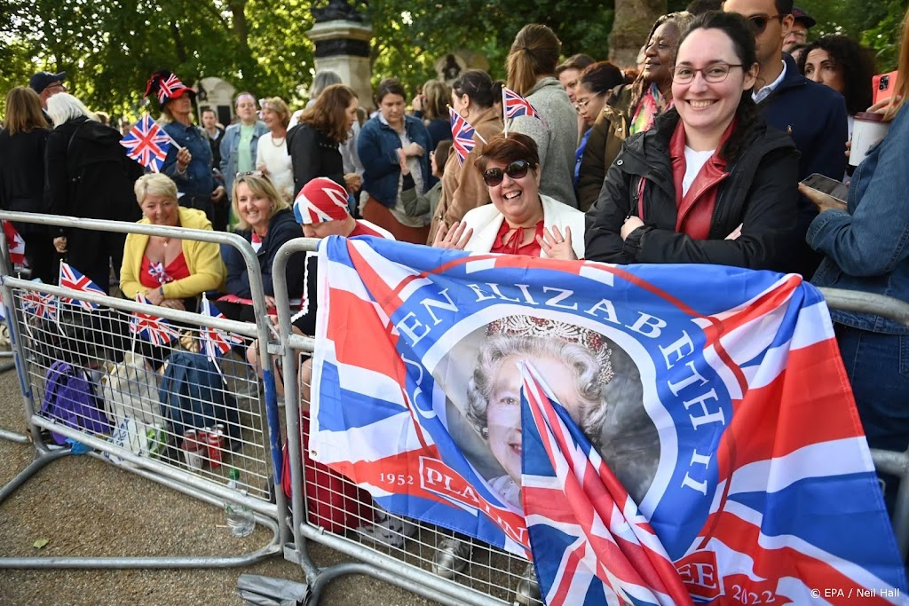 Geen plek meer bij parade in Londen, demonstranten weggevoerd