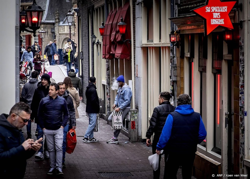 55 aanhoudingen tijdens actie tegen straatdealers bij Wallen 